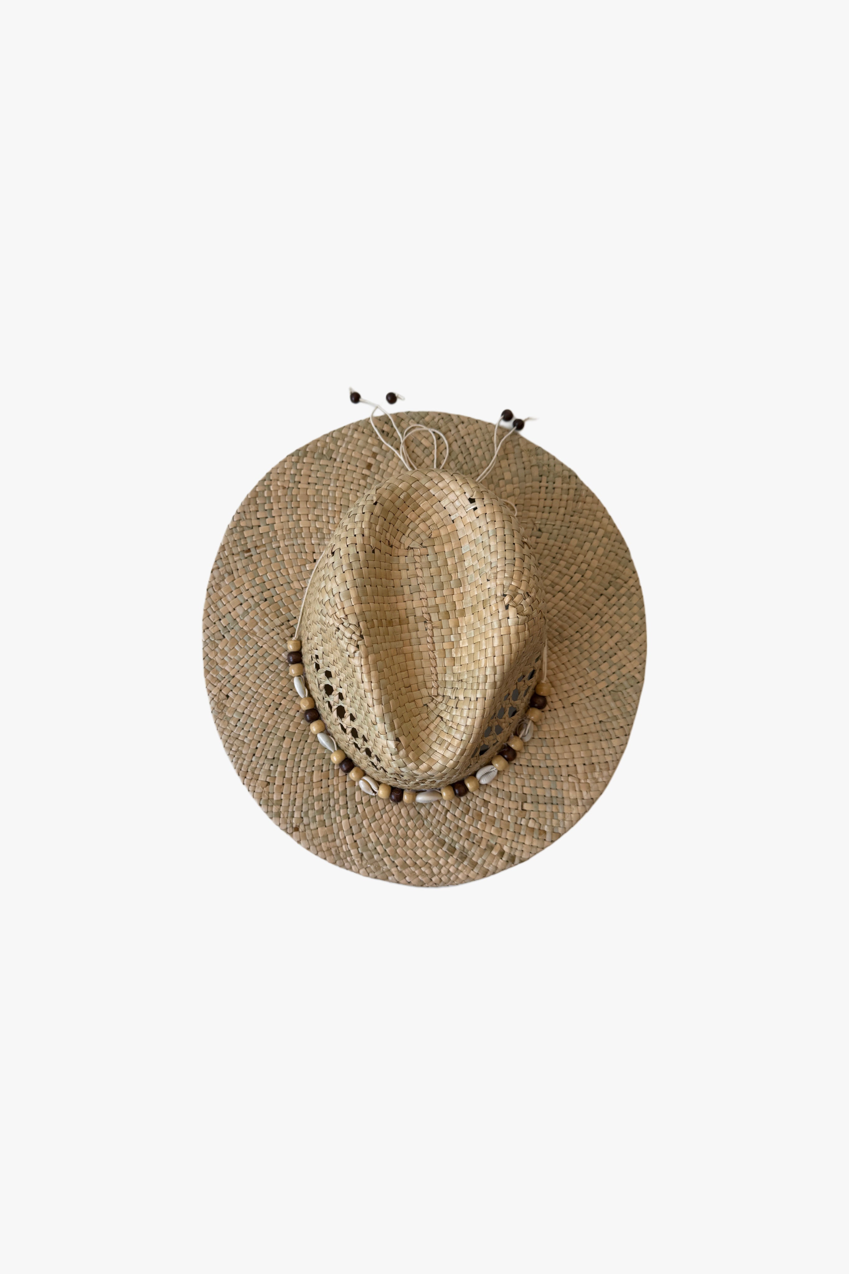 Sombrero de rafia perforado conchitas mar