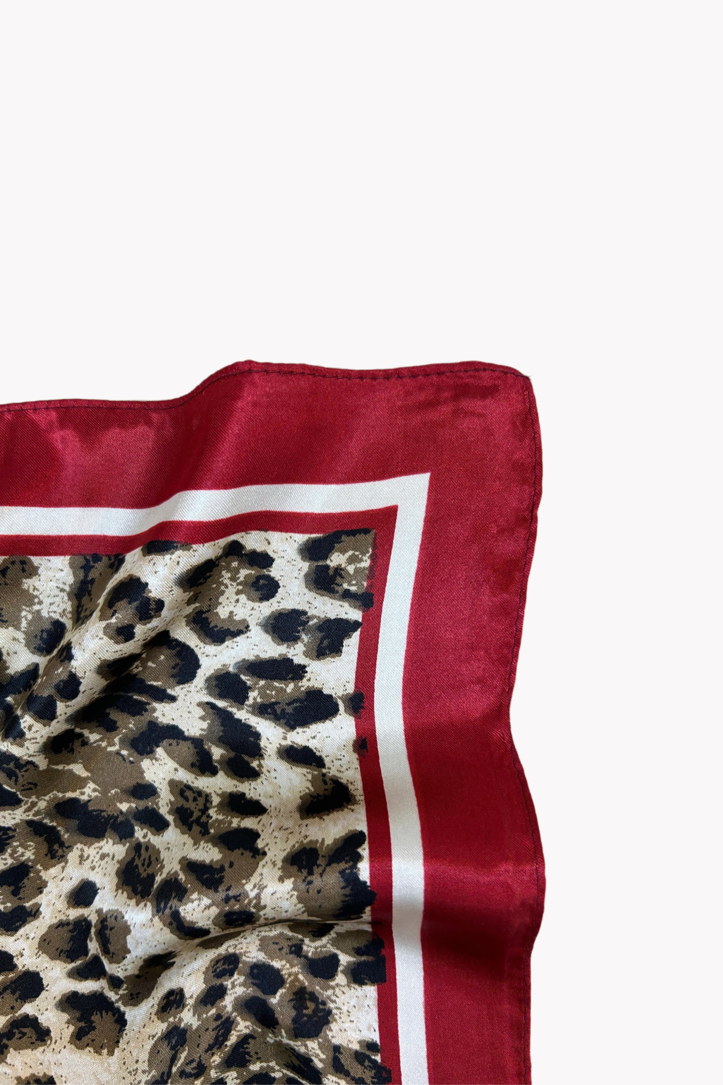 Pañuelo leopardo tinto 60