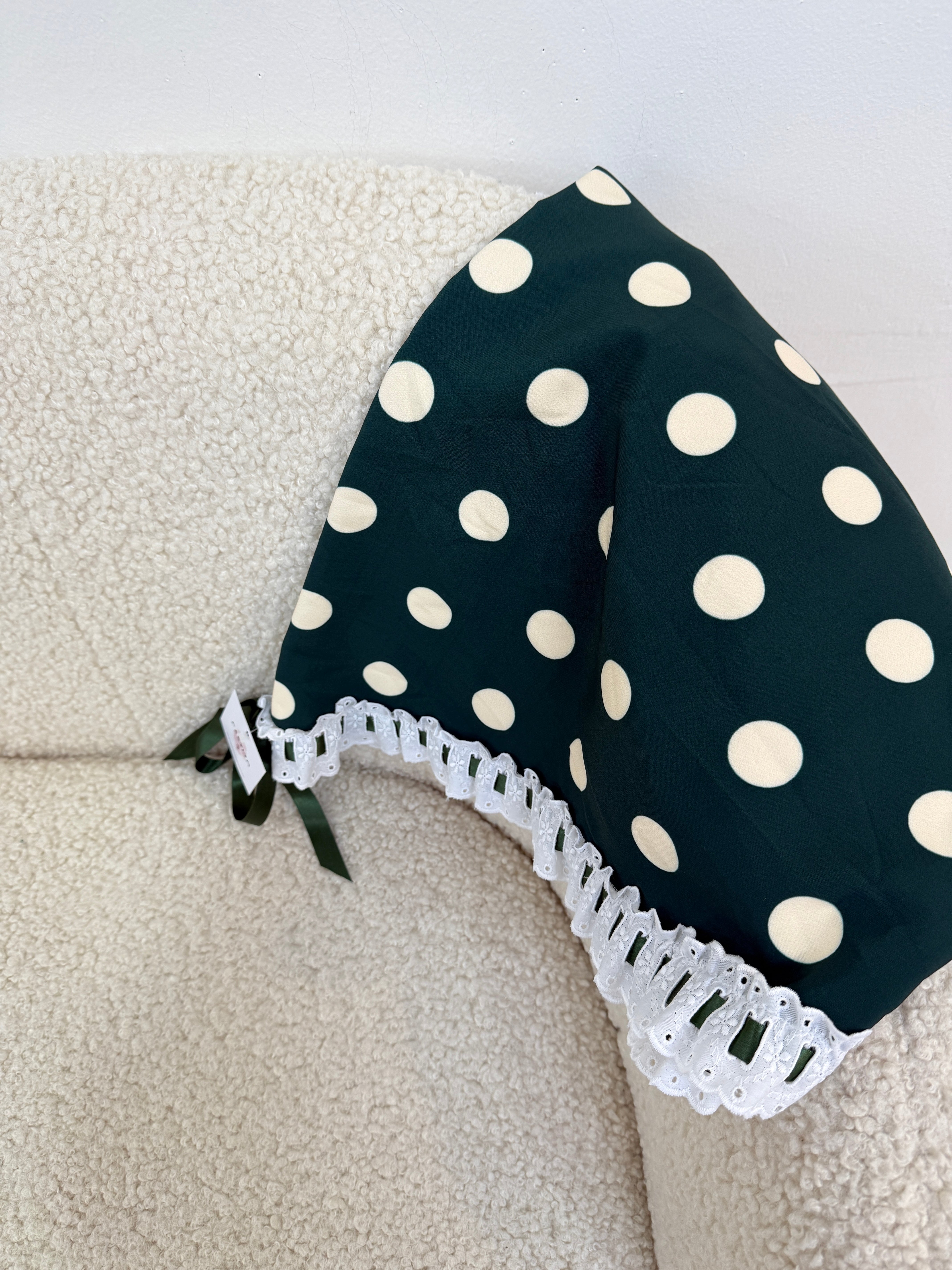 Bata de lunares crudos