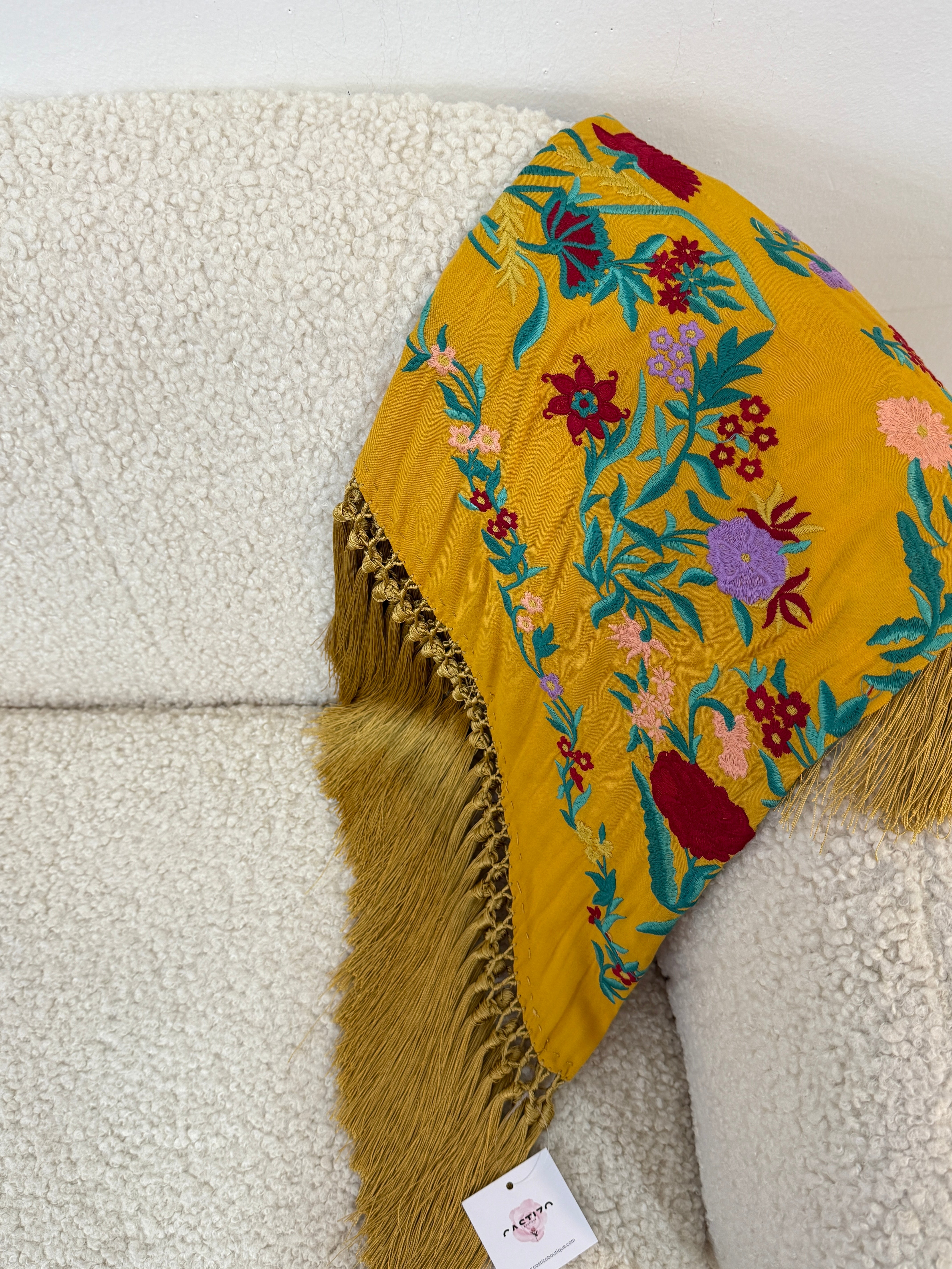 Mantoncillo ocre mil flores