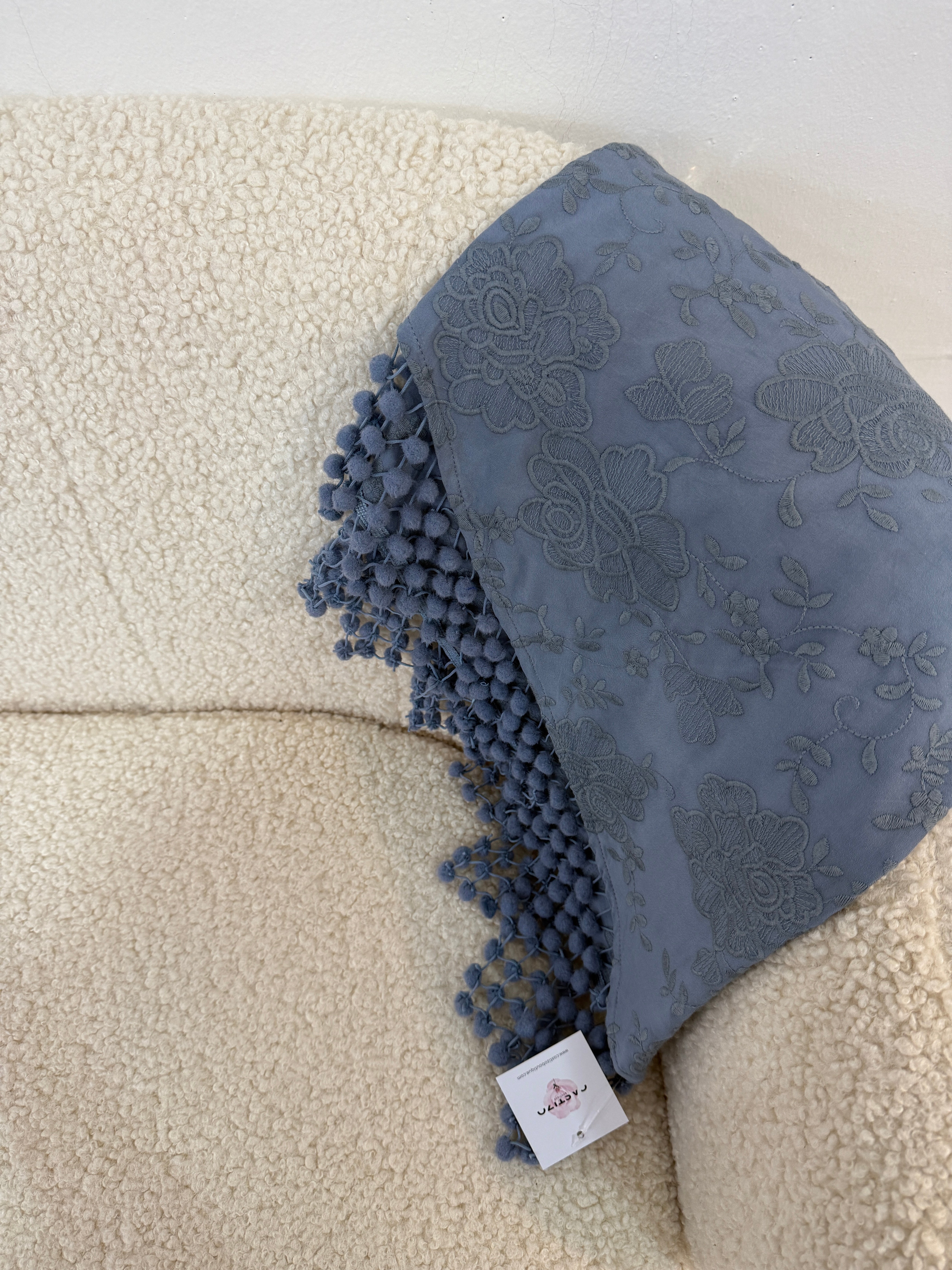 Mantoncillo azul ducado de madroños