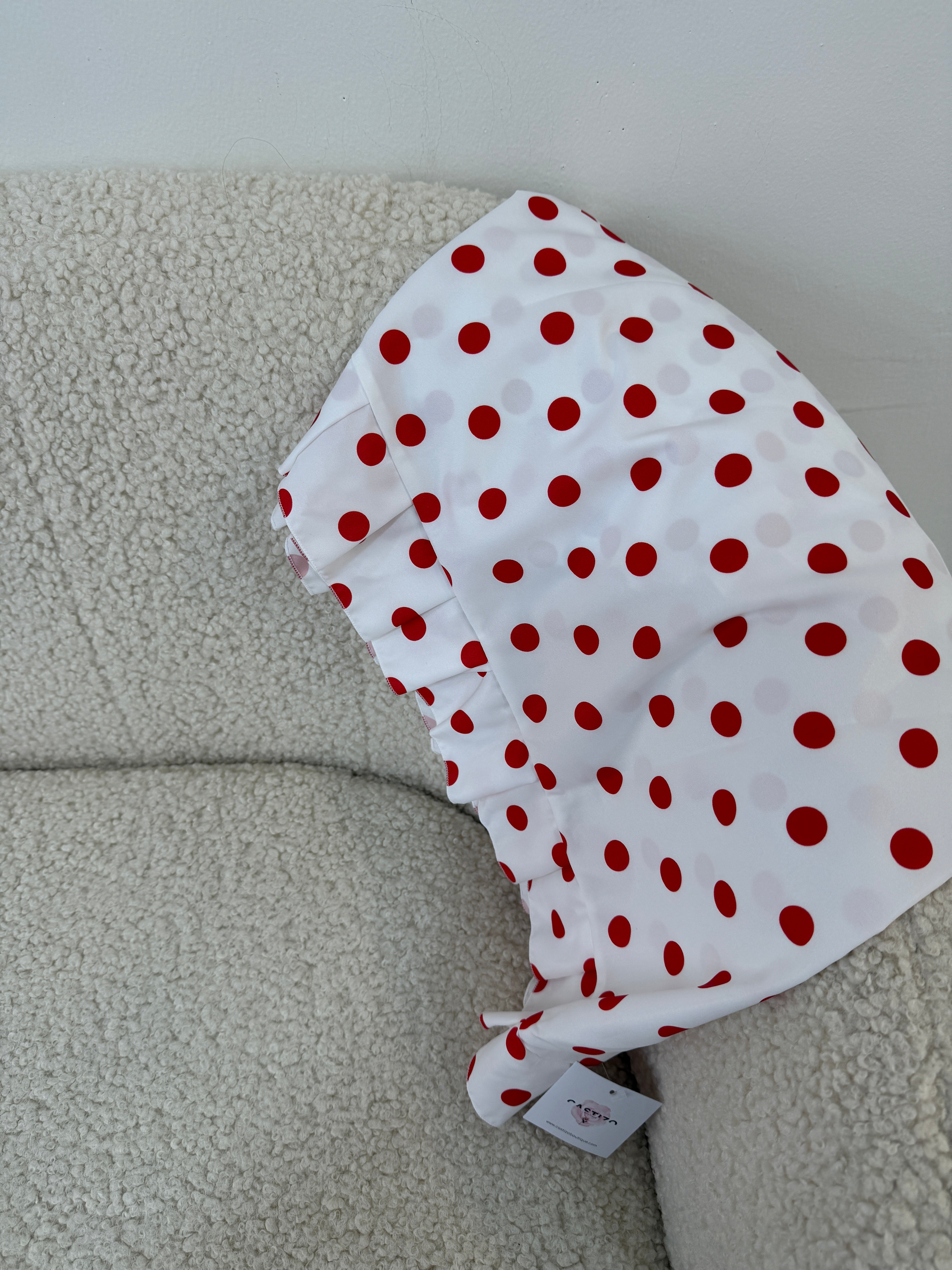 Pañoleta de lunares rojos