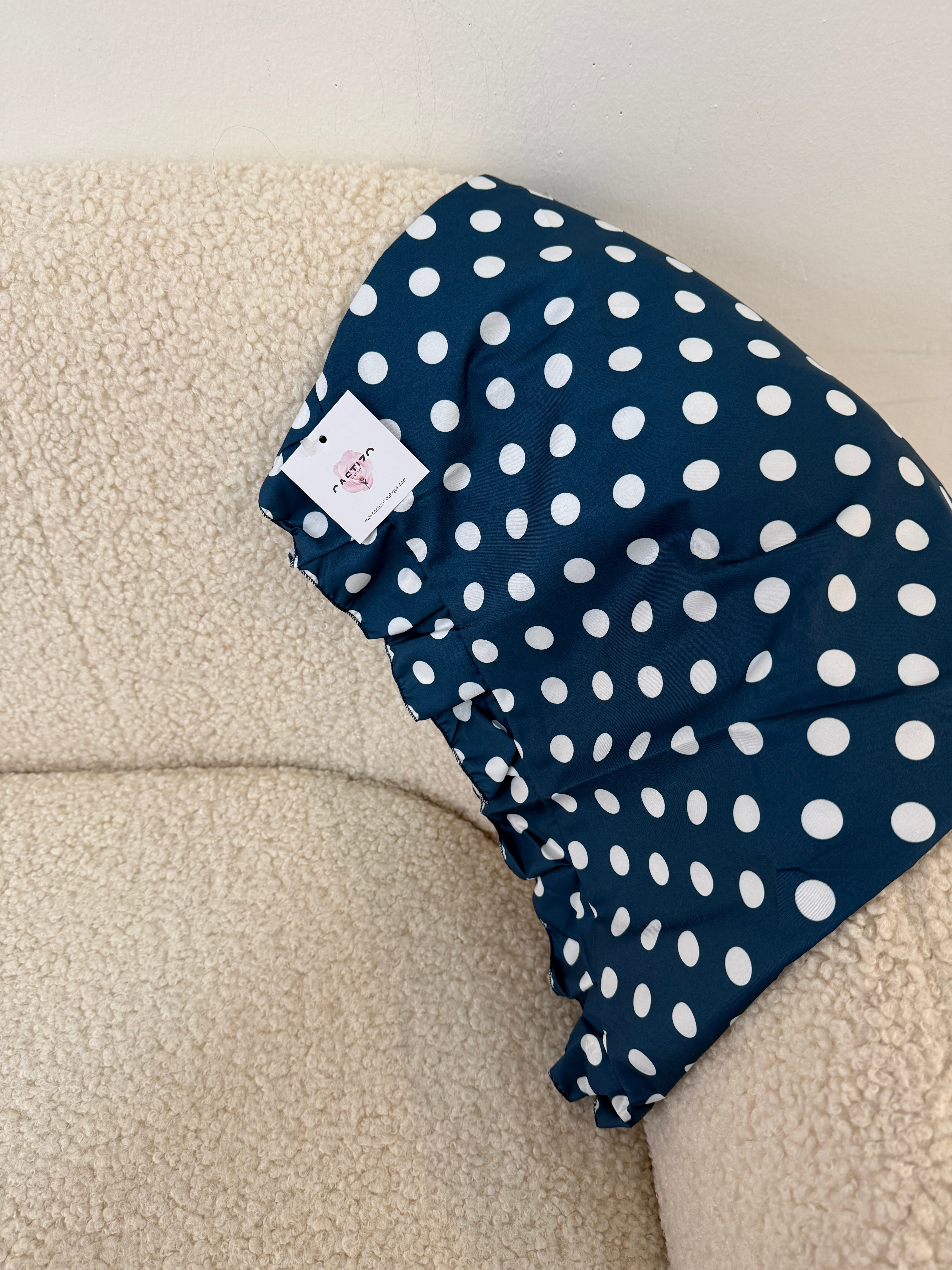 Pañoleta de lunares azul marino