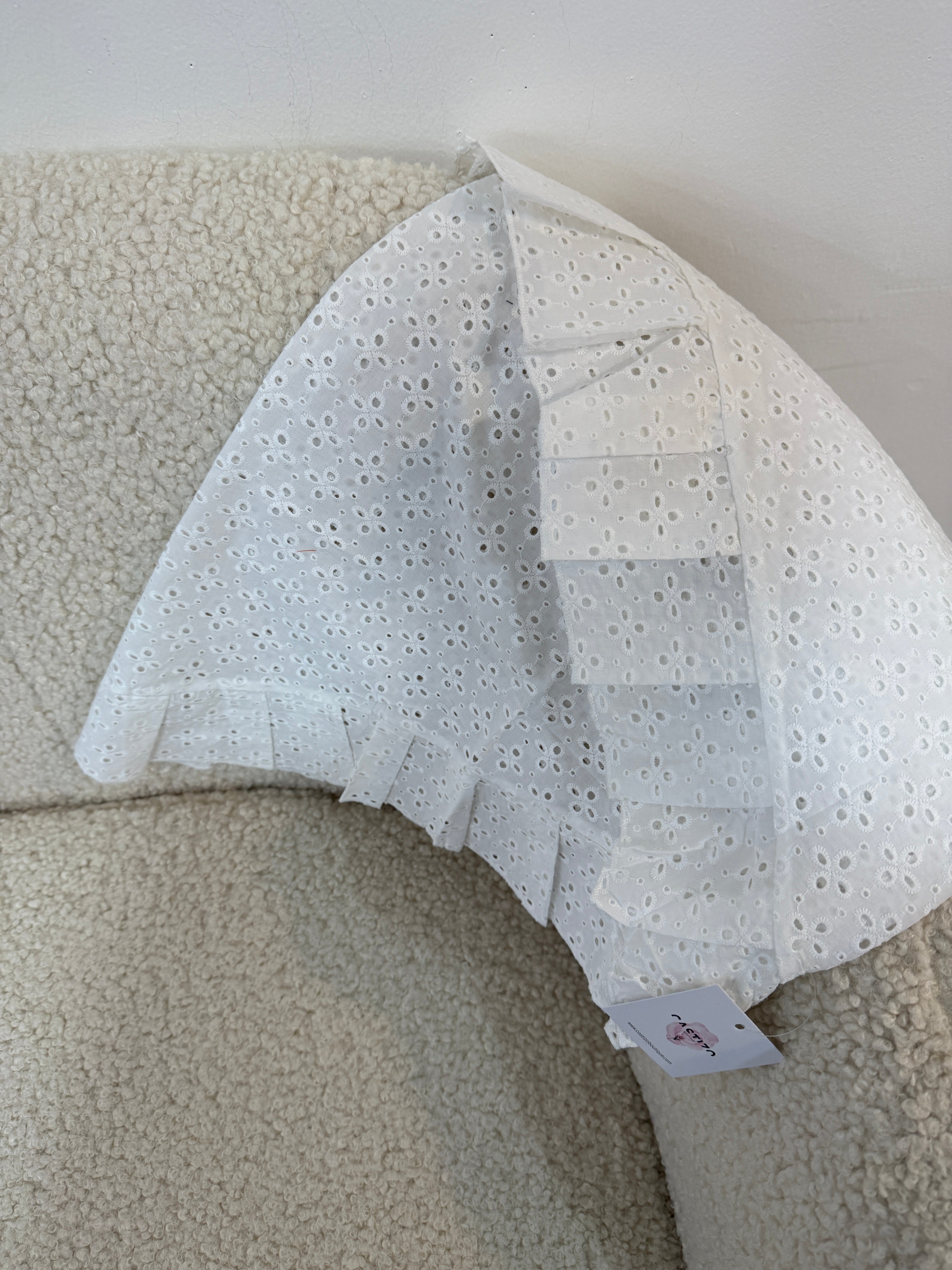 Pañoleta perforada flor mini