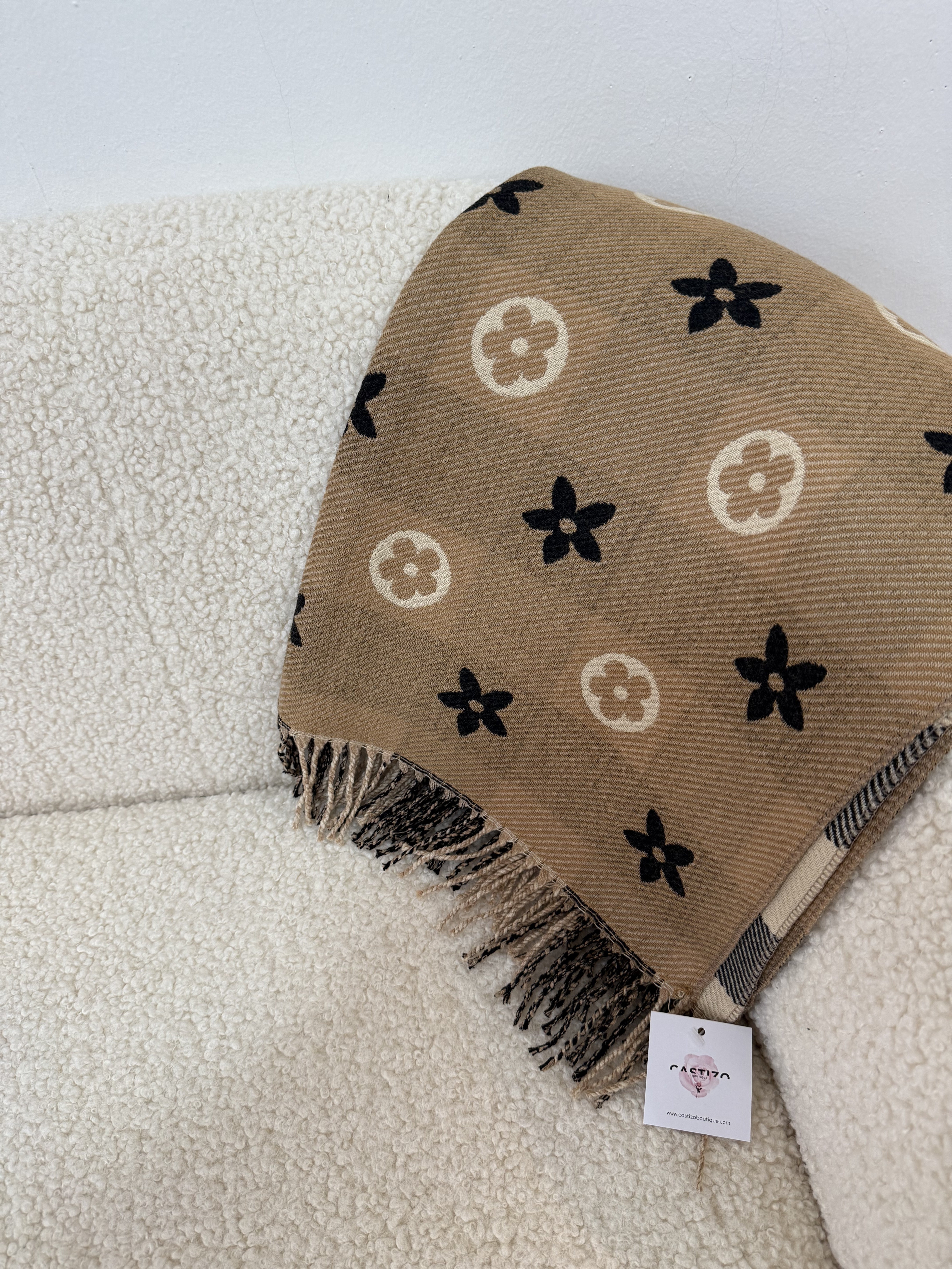 Pañoleta reversible con flores