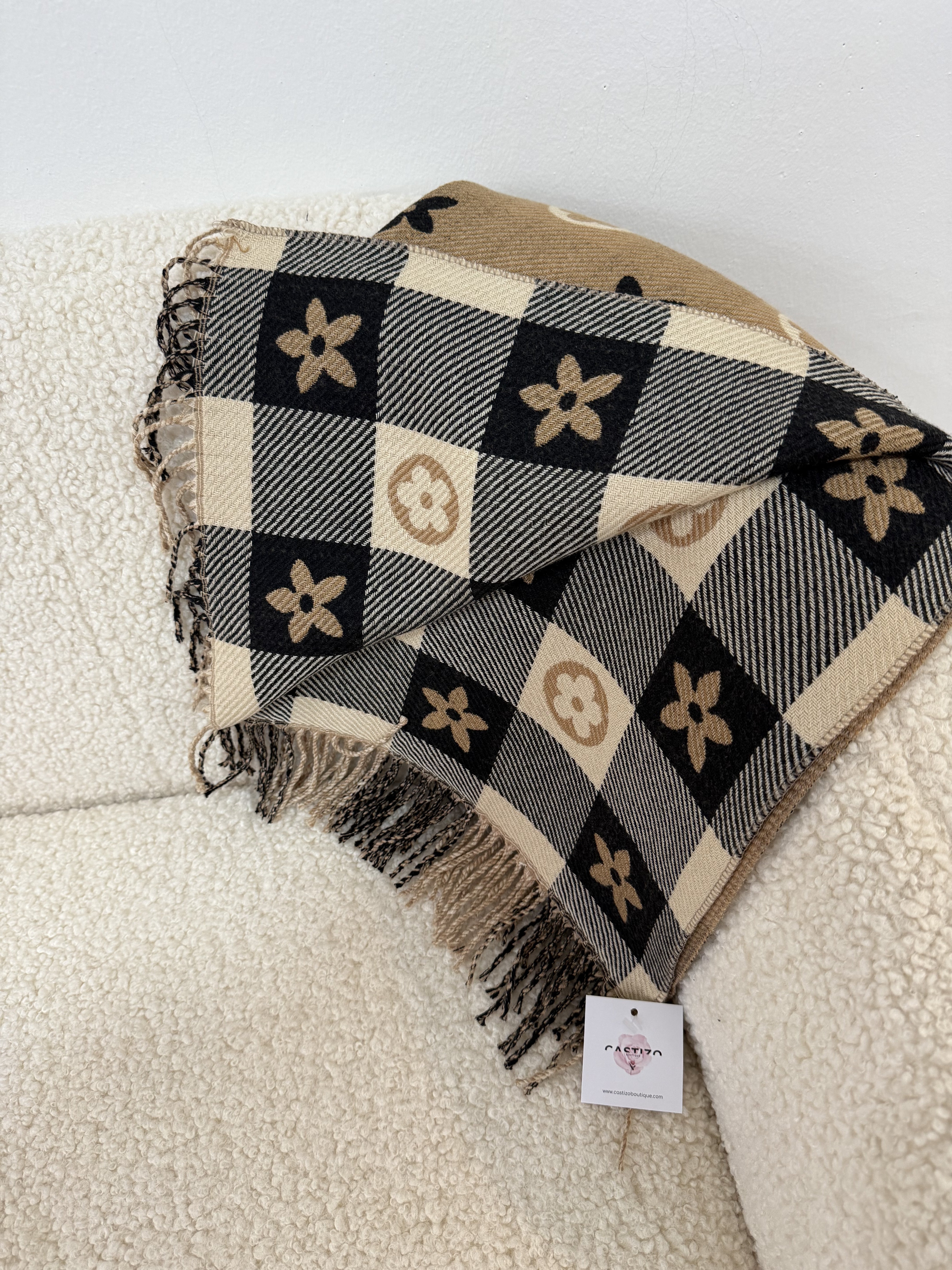 Pañoleta reversible con flores