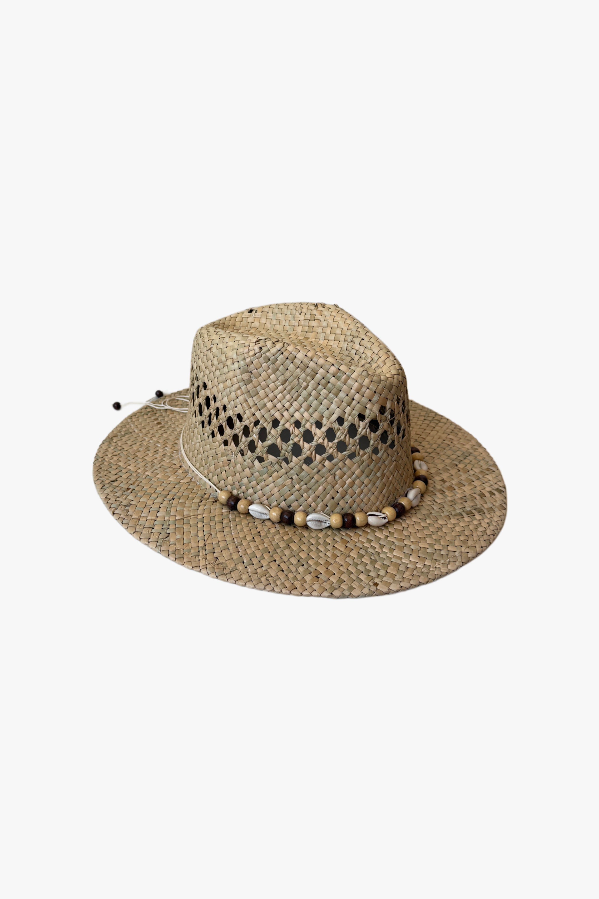 Sombrero de rafia perforado conchitas mar