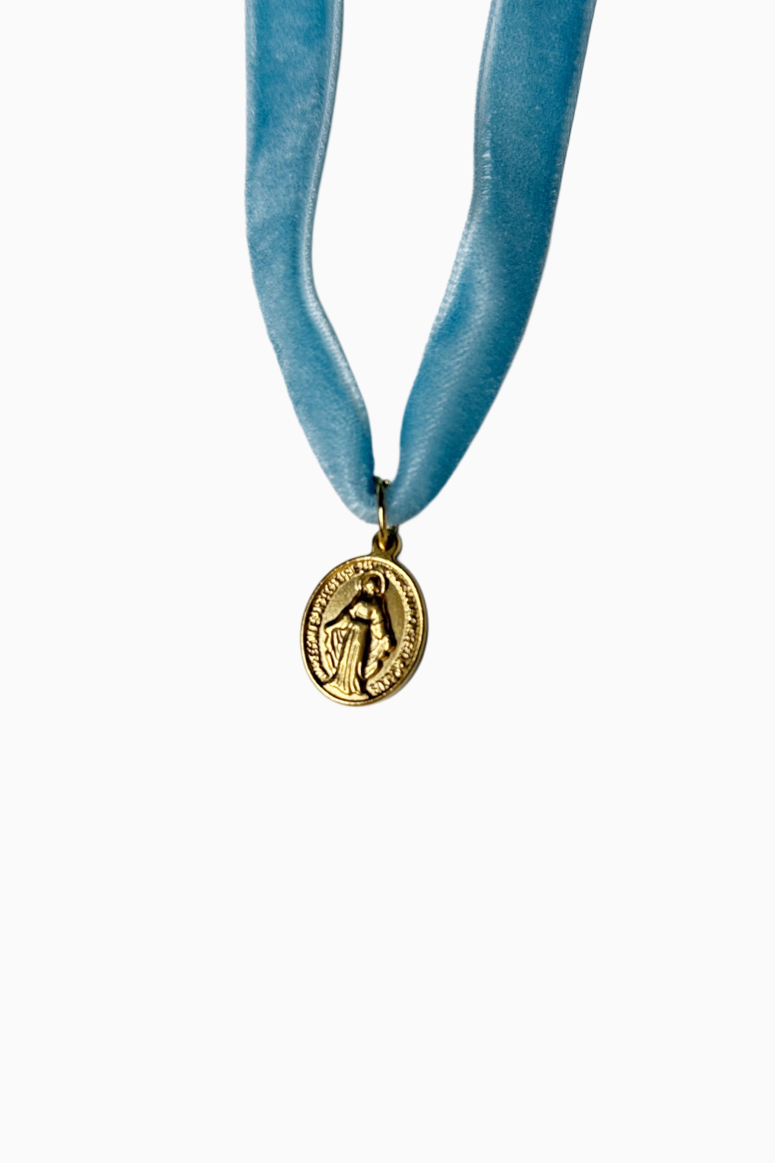 Lazo de terciopelo con medalla