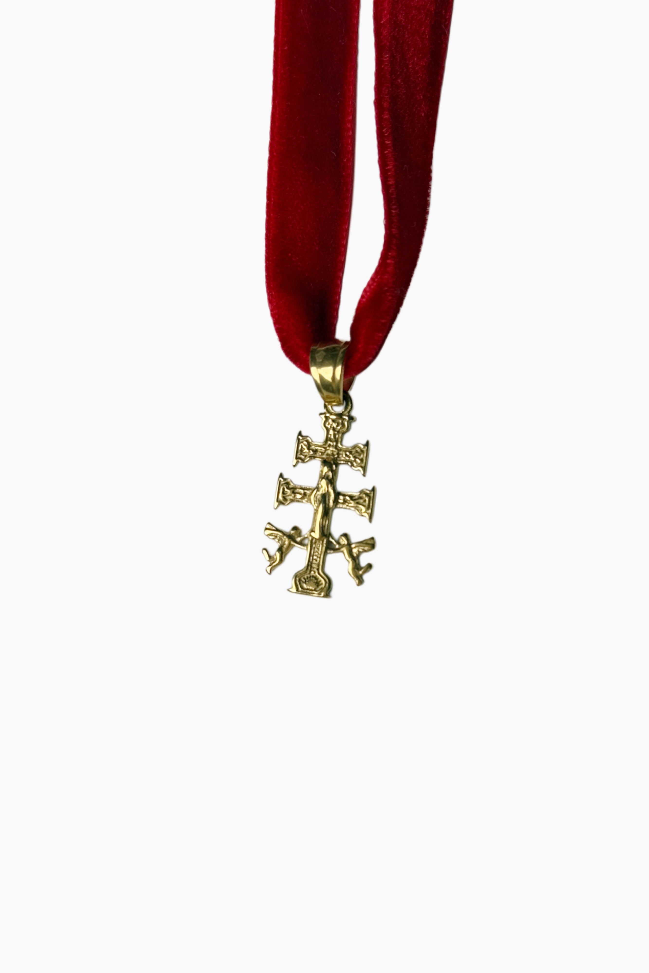 Lazo de terciopelo con medalla