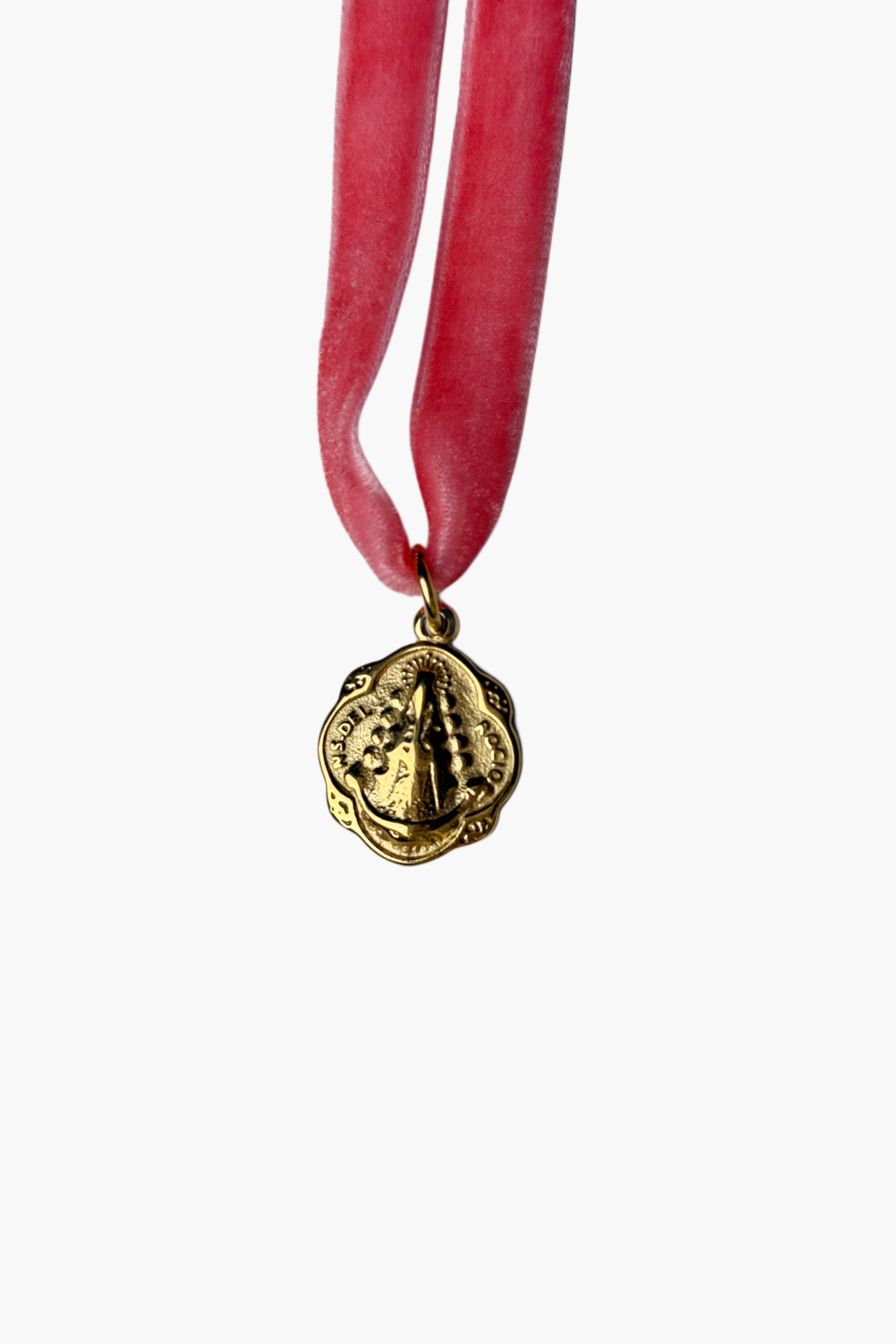 Lazo de terciopelo con medalla