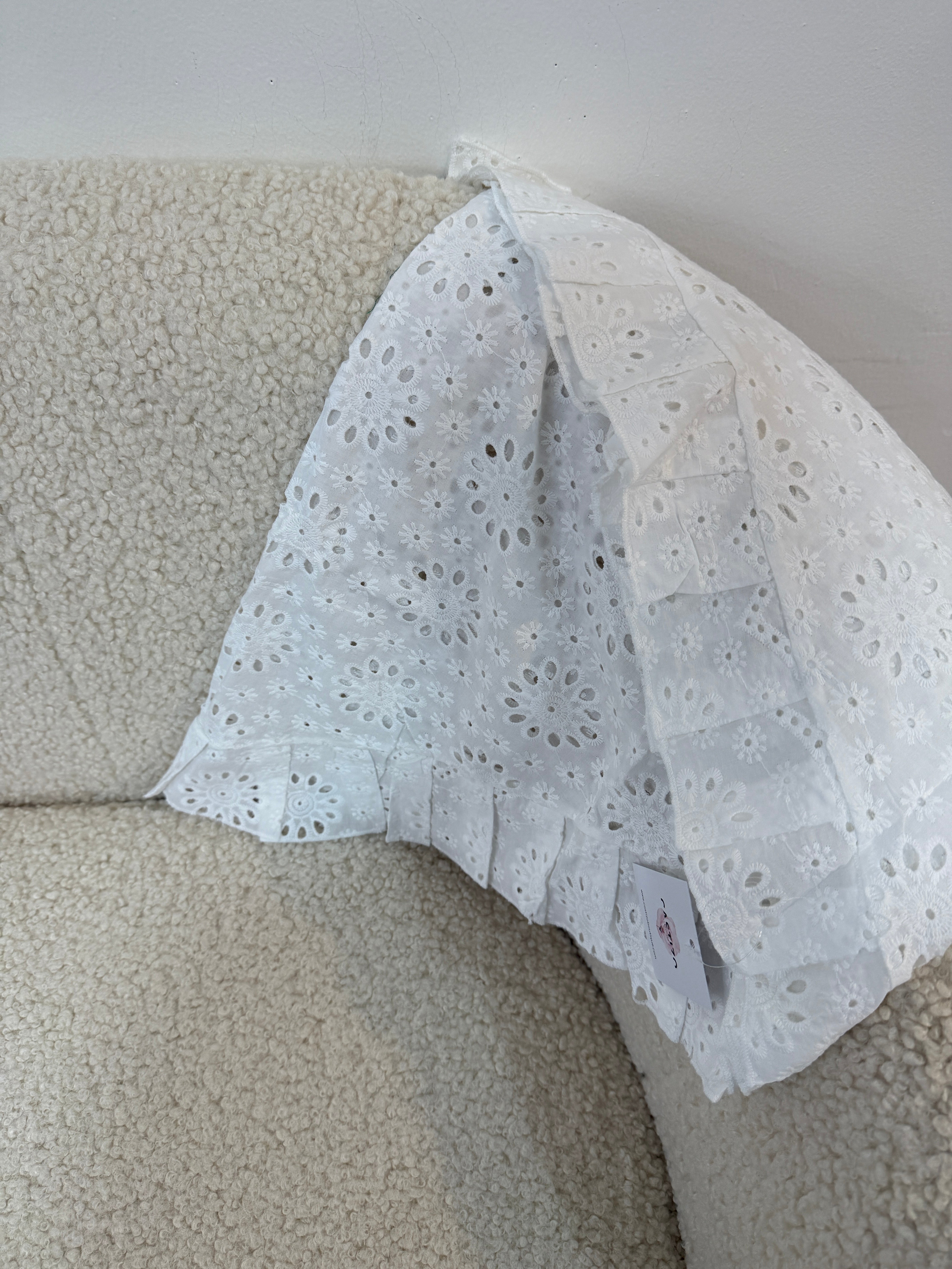 Pañoleta perforada flor maxi