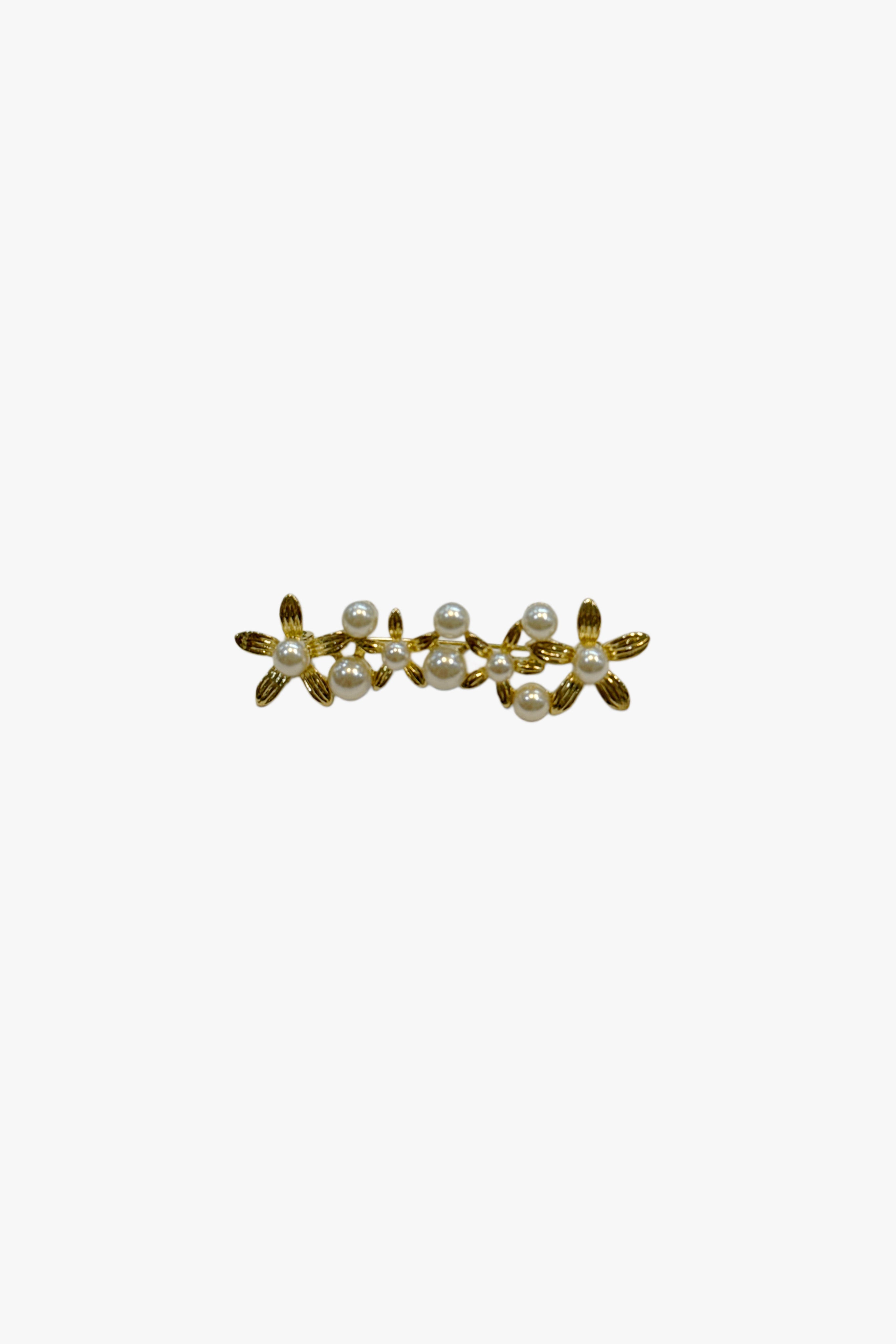 Broche flor y bolitas nácar